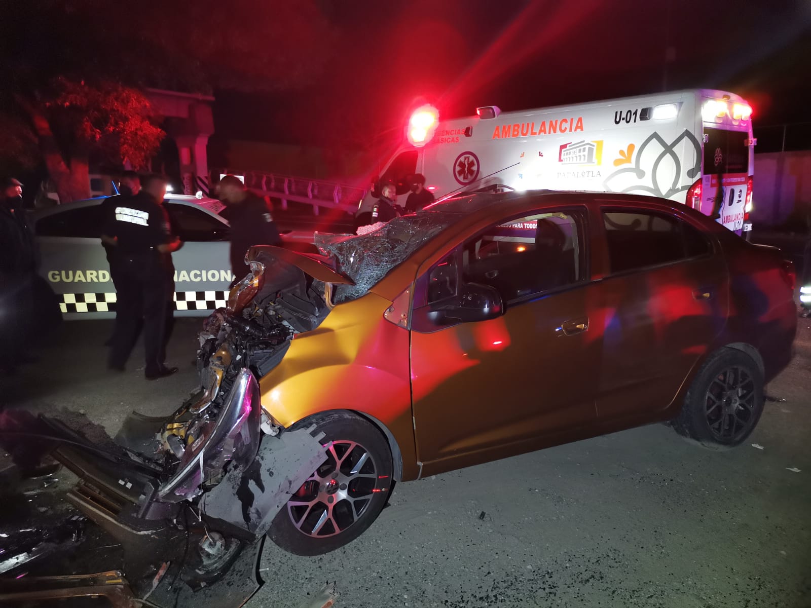 Por: Cortesía Sufre familia aparatoso accidente al chocar contra unidad pesada, en Vía Corta Chiautempan-Puebla