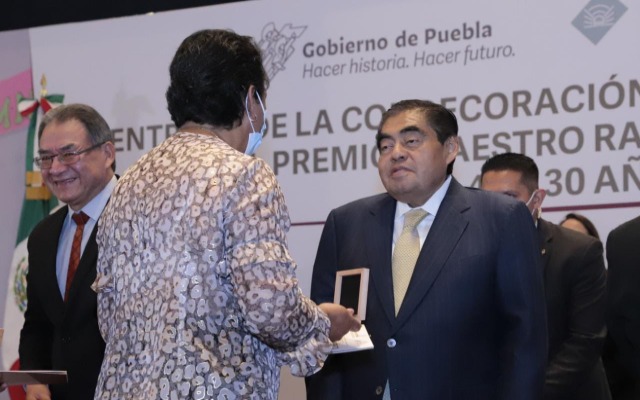 Por: Cortesía Reconoce Barbosa que presupuesto designado a educación en Puebla es insuficiente