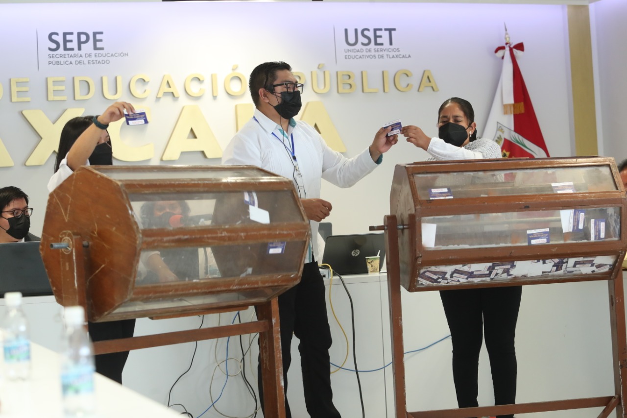 SEPE-USET transparenta rifa del día del maestro
