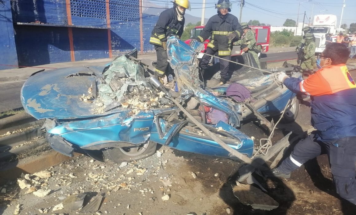 Por: Cortesía Honorable cuerpo de bomberos atiende volcadura