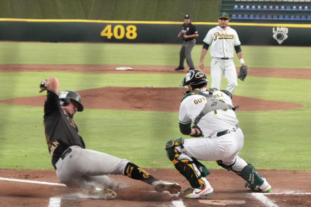 Por: Cortesía Pericos de Puebla rasuró la melena de Leones de Yucatán