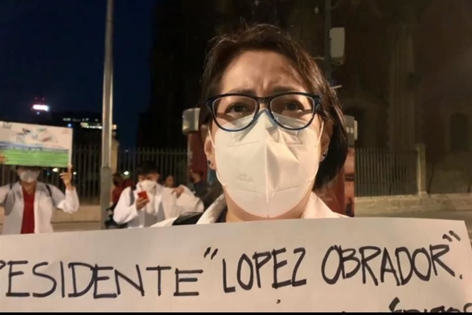 Por: Cortesía Médicos reclaman a AMLO por la presunta falta de presupuesto para ser contratados