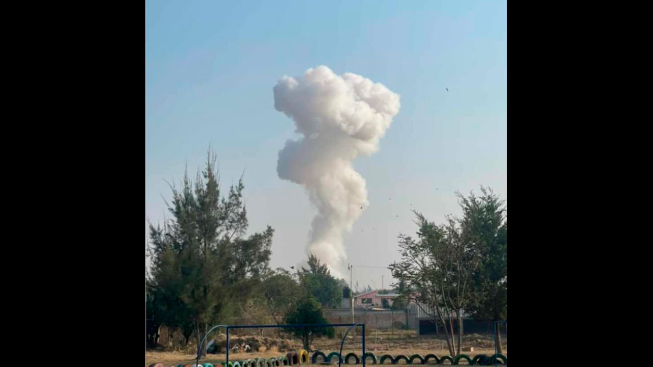 Explota polvorín en taller de pirotecnia de San Miguel Zacaola 