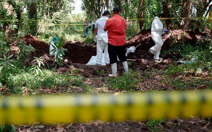 Por: Cortesía Hallan 13 cuerpos en fosa clandestina Guanajuato