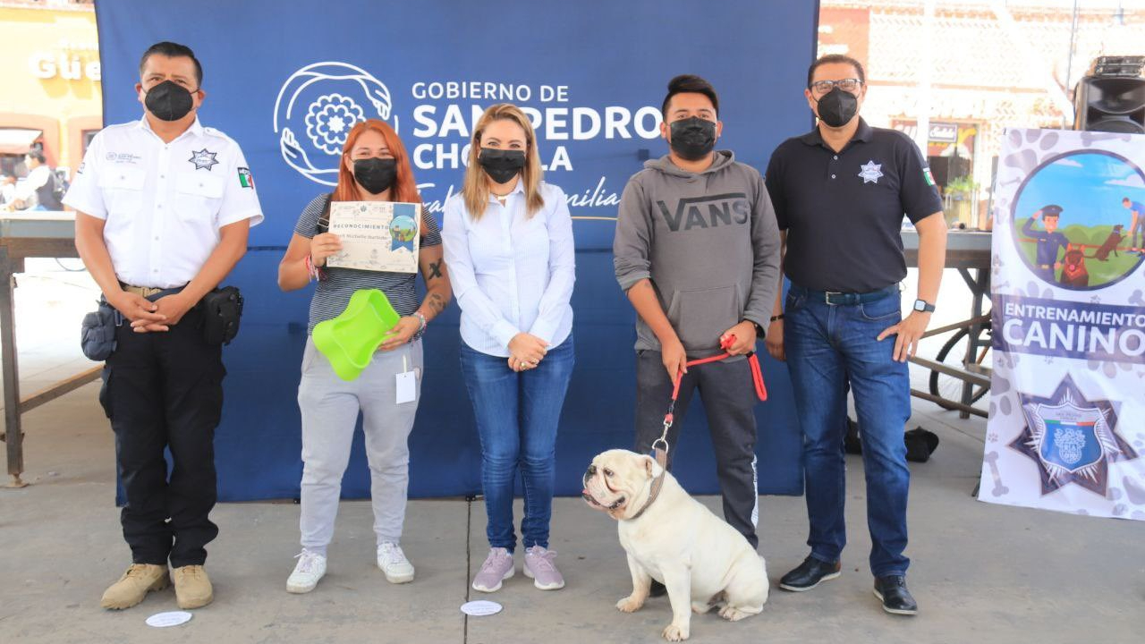 Por: Cortesía En San Pedro Cholula se impartió una capacitación canina denominada "Entrena a tu Lomito"