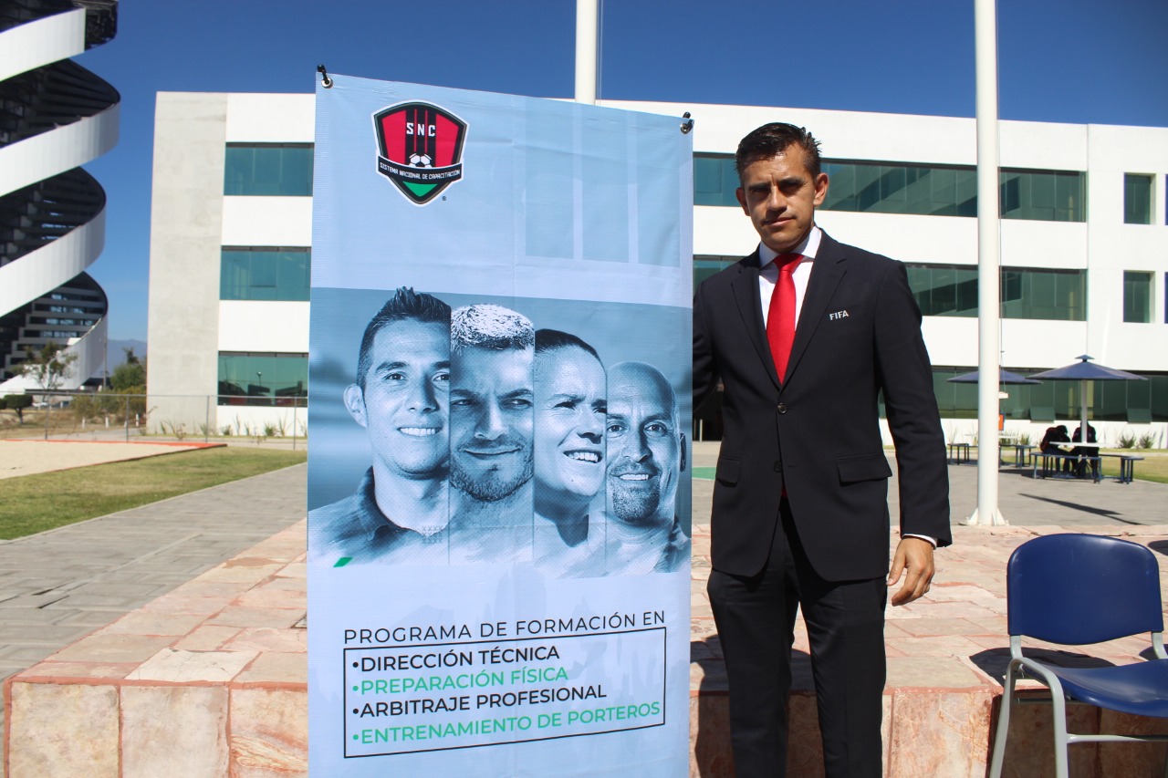 Por: Cortesía El árbitro poblano Miguel Hernández estará en el Mundial de Qatar