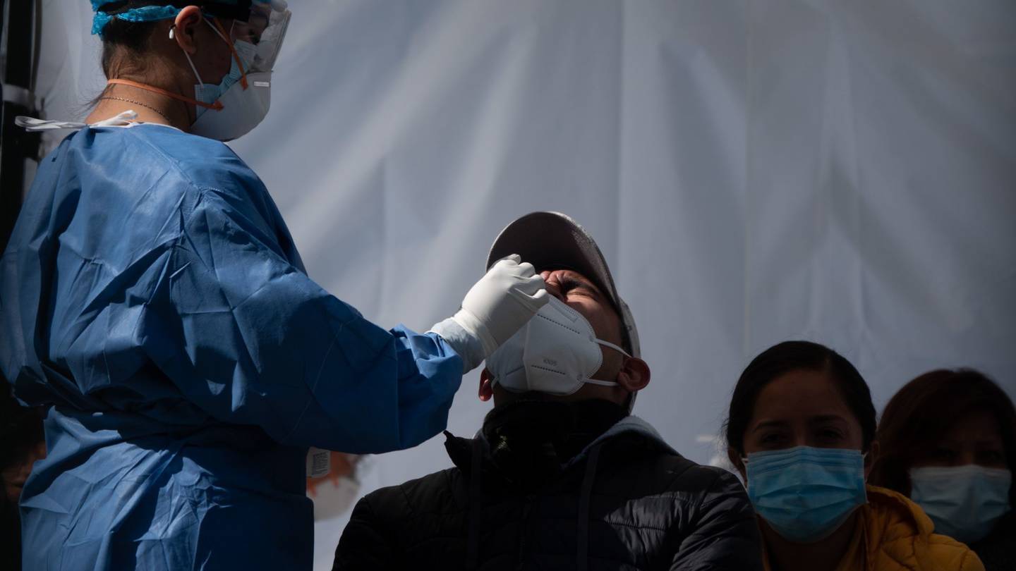 Por: Cortesía En la última semana, del 16 al 23 de mayo, México registró 154 muertes y 7 mil 18 contagios de Covid-19