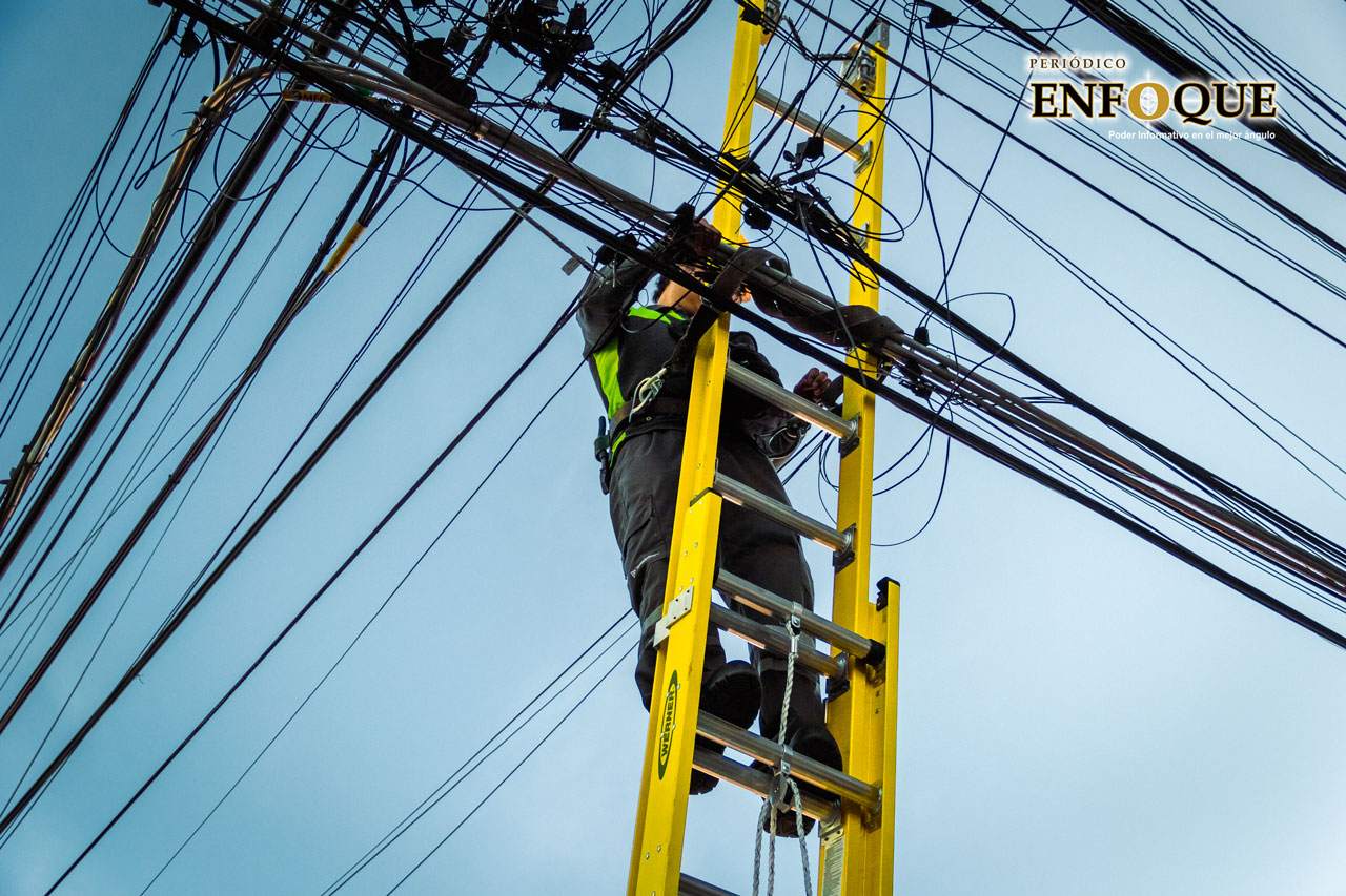 Por: Alex Muñoz Avanzan trabajos para ordenar cableado en el Centro Histórico de Puebla