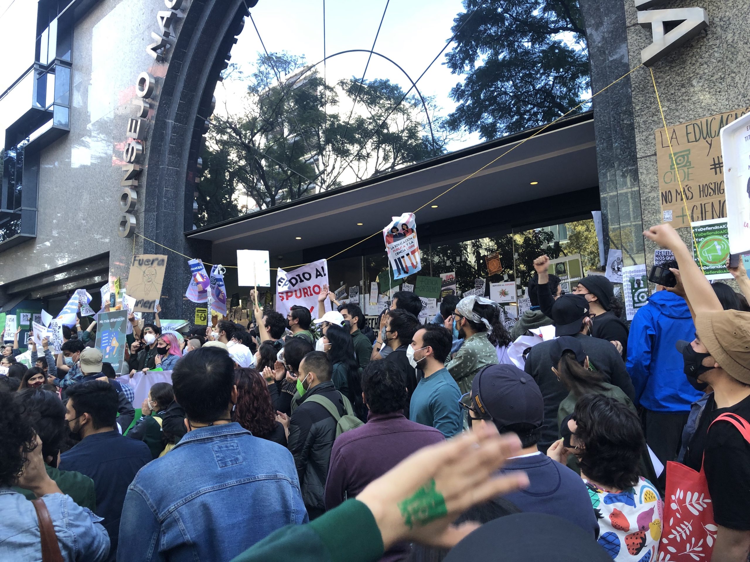 Por: Cortesía Conacyt cerrará convocatoria de becas este viernes y se las negará a estudiantes que hicieron denuncias en su contra