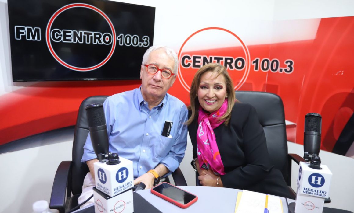 Por: Cortesía Reconoce gobernadora labor informativa de FM Centro en su 41 aniversario
