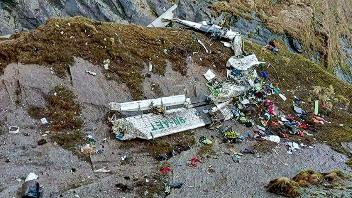 Por: Cortesía Son encontrados 14 cadáveres de las 22 personas que volaban en avión accidentado en Nepal