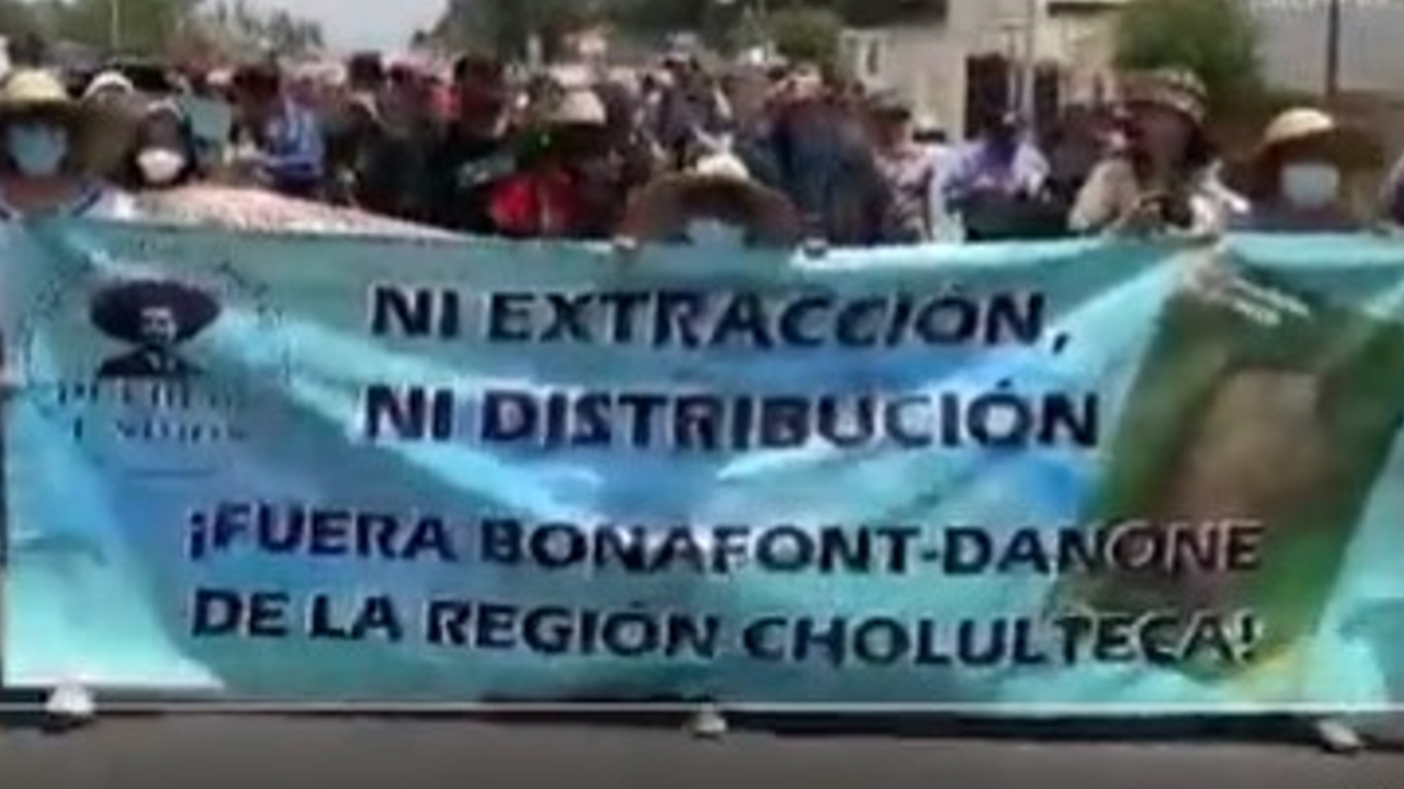 Por: Cortesía Miembros de la organización de “Pueblos Unidos” vuelven a exigir el cierre de la embotelladora de Bonafont en Juan C Bonilla