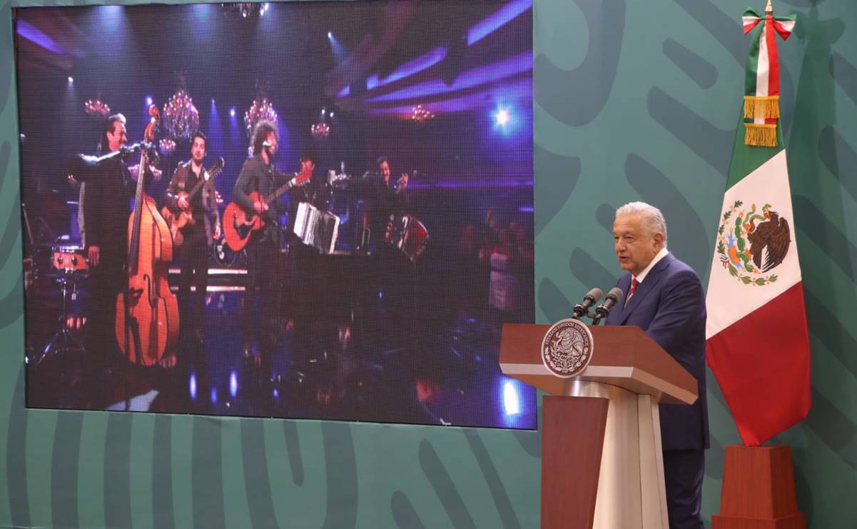 Por: Cortesía AMLO dedicó canción de los Tigres del Norte a migrantes poblanos en EEUU y a gobernador de Texas