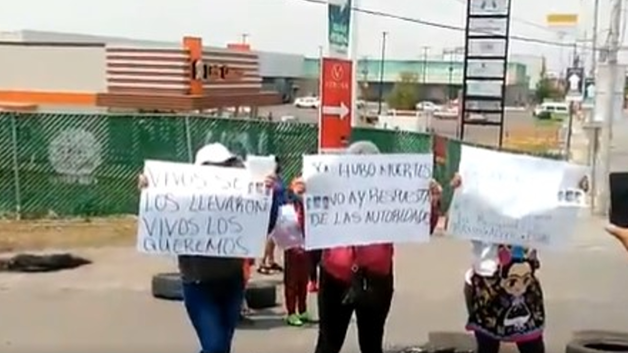 Por: Cortesía Pobladores de Coronango cerraron la entrada de Misiones de San Francisco; tras la desaparición de tres jóvenes