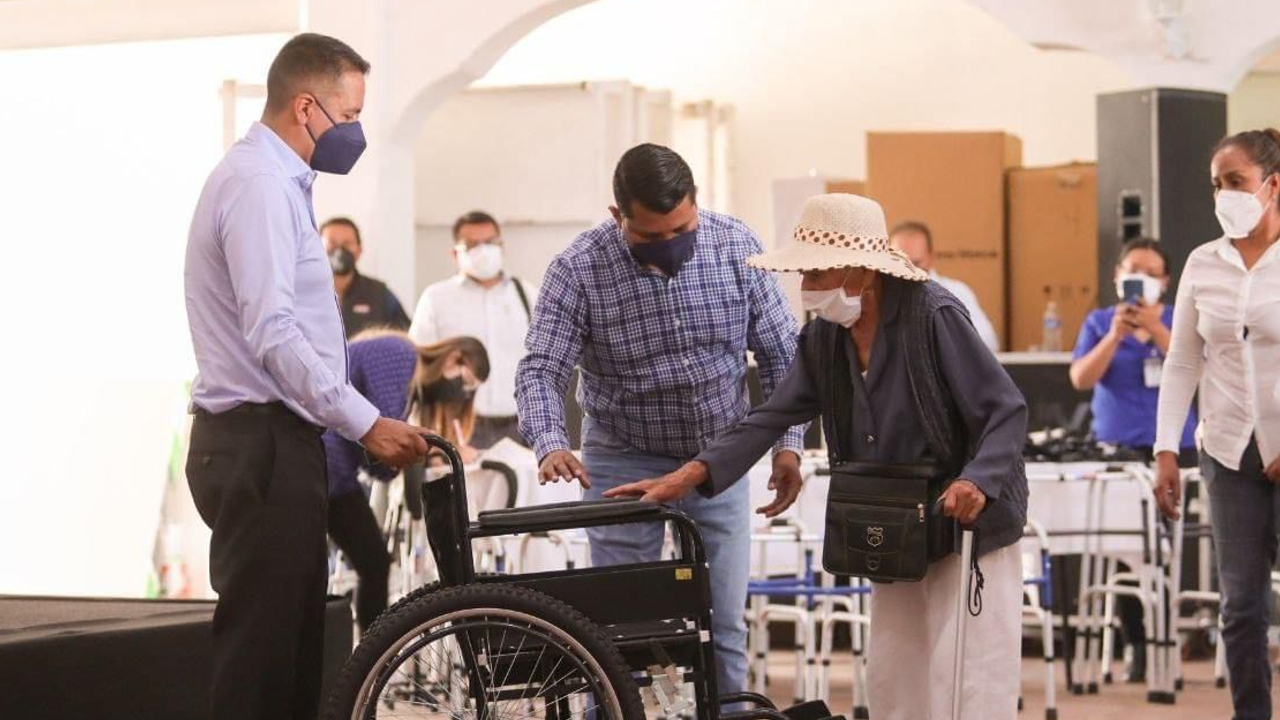 Por: Cortesía DIF de San Andrés Cholula hizo entrega de materiales ortopédicos a personas con discapacidad