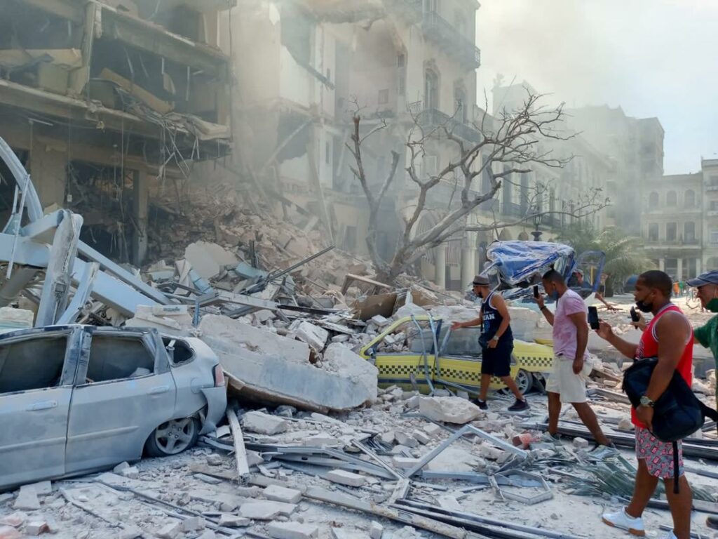 Por: Cortesía Explota Hotel Saratoga en La Habana, Cuba; hasta ahora al menos 4 muertos y 13 desaparecidos