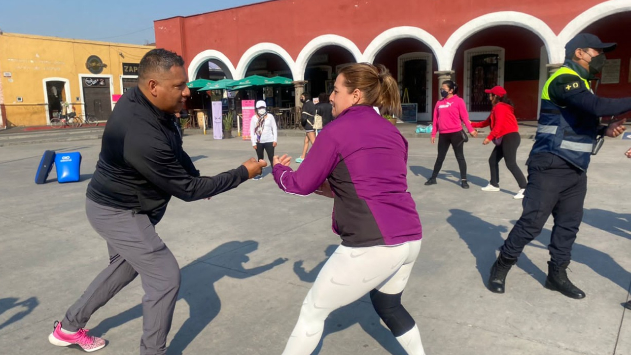 Por: Cortesía Mamás de San Pedro Cholula reciben un taller de defensa personal