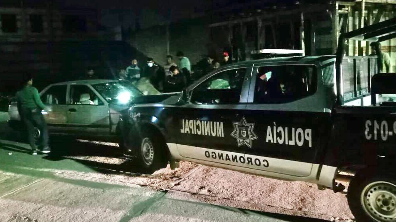 Por: Cortesía Policías de Coronango causaron un accidente con su patrulla y casi son linchados
