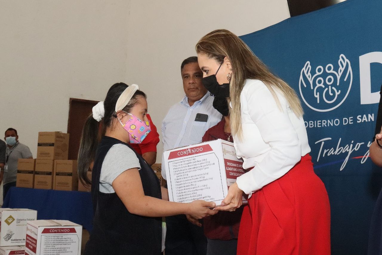 Con entrega de apoyos y MercaDIF alimentación de cholultecas se fortalece: Paola Angon