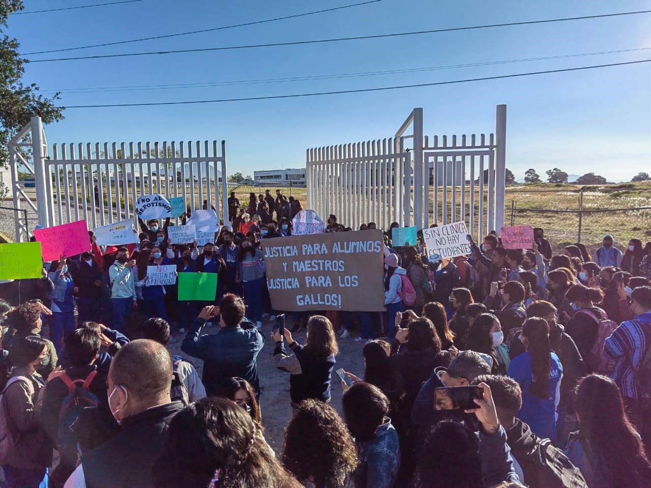 Por: Cortesía Alumnos de la Universidad Politécnica de Amozoc se inconforman por la administración de la Rectora