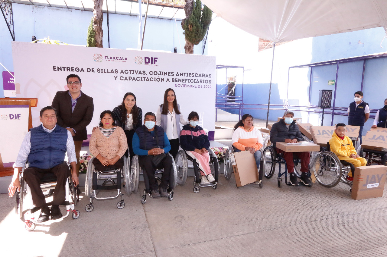Entrega SEDIF sillas de ruedas activas y capacita a beneficiarios para su uso