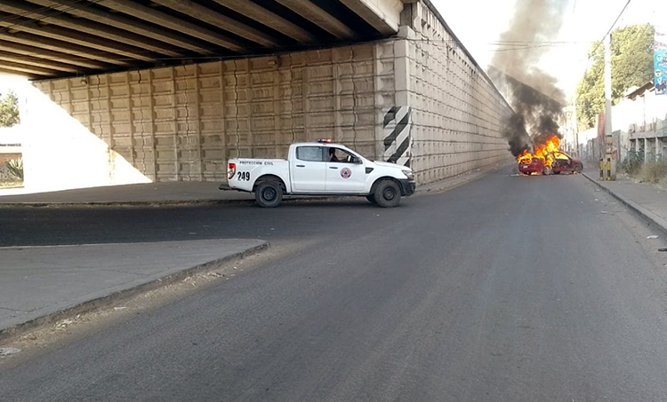 Por: Cortesía Incendian vehículos en calles de Guanajuato por captura de hermano de ‘El Marro’