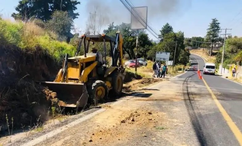 Ayuntamiento de Santa Cruz Tlaxcala inicia trabajos de construcción de banquetas y guarniciones 