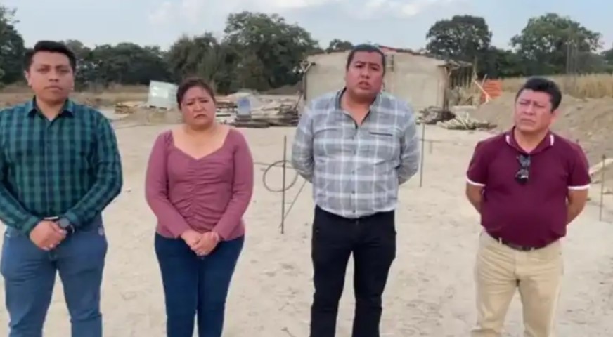 Alcalde de Contla acude a supervisar la obra de construcción de la primaria “Pioquinto Tlilayatzi”