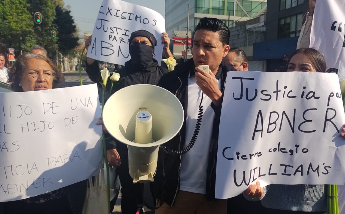 Por: Cortesía Padres de Abner, menor que murió durante clase de natación, exigen cierre del Colegio Williams