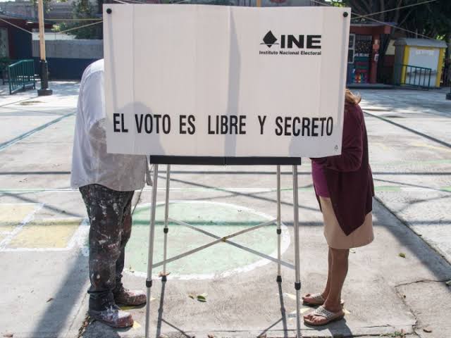 Tras externar desacuerdo, diputado difunde beneficios de reforma electoral