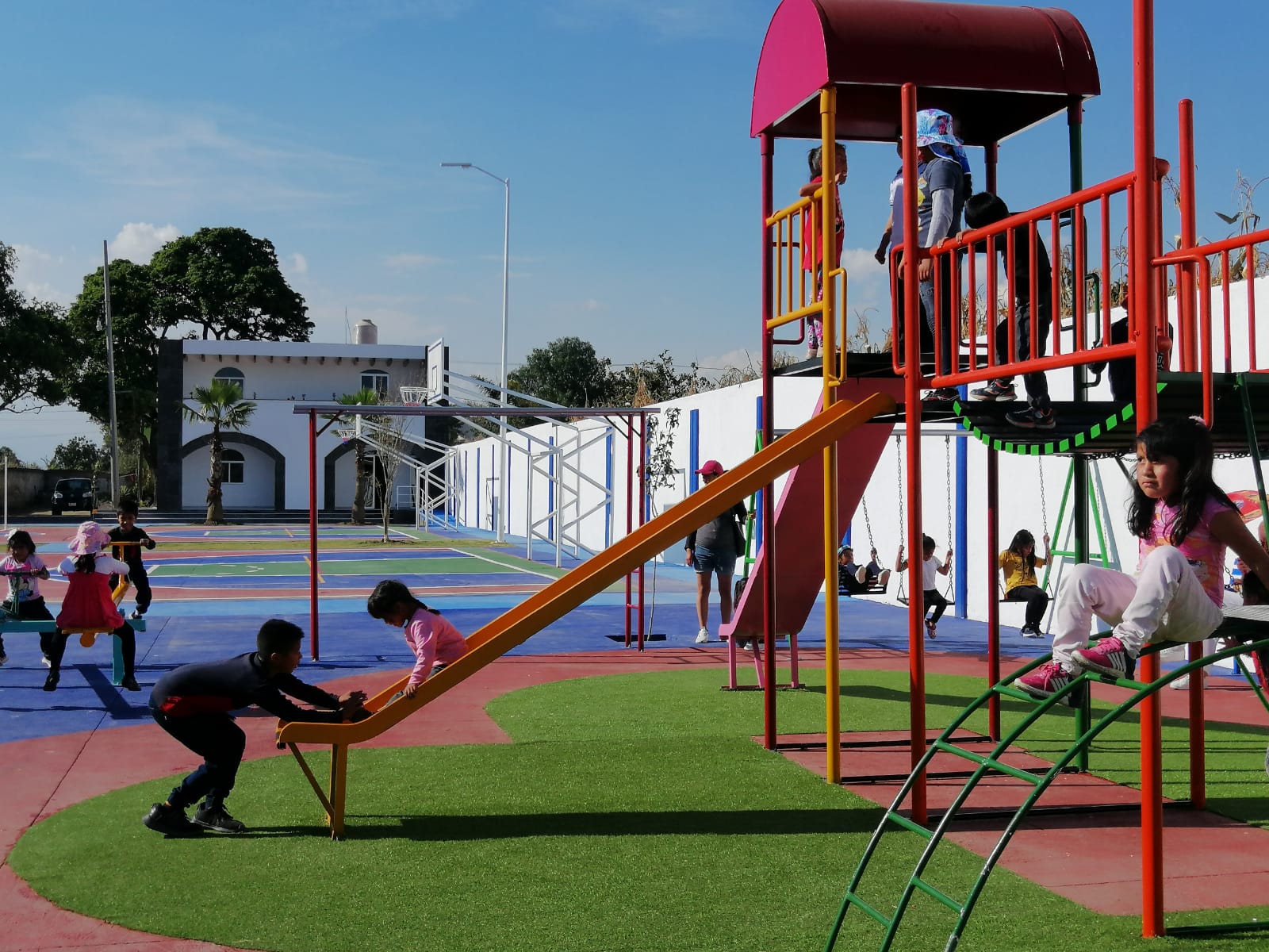 Por: Cortesía Lula Pineda Inauguran Inspectoría, deportivo y Centro de Salud en Cuautlancingo con inversión de 5 millones de pesos