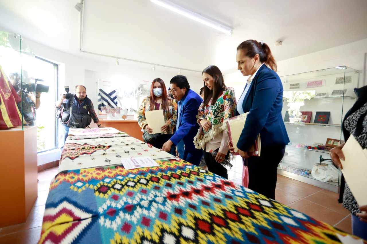 Por: Cortesía Entregó CAT premios a ganadores de Concurso Nacional de Textiles 2022