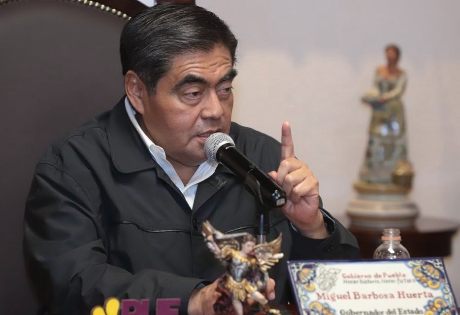 Advierte Barbosa que verificentros perderán concesión si detectan entrega irregular de hologramas