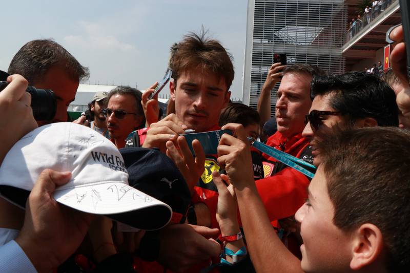 Por: Cortesía Pilotos de la F1 se quejan de los “nacos fifis mexicanos”: no los dejaban de acosar (Vídeo)