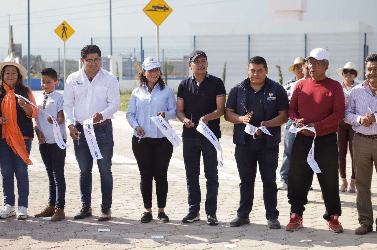 Entrega Edmundo Tlatehui la avenida 16 de septiembre en San Luis Tehuiloyocan