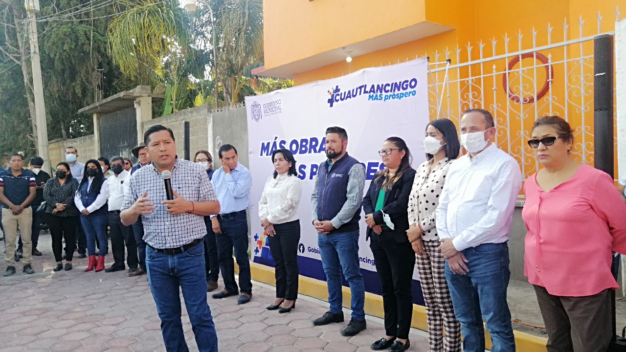 Por: Cortesía Lula Pineda Con inversión de 3.5 mdp adoquinan calle de Sanctorum