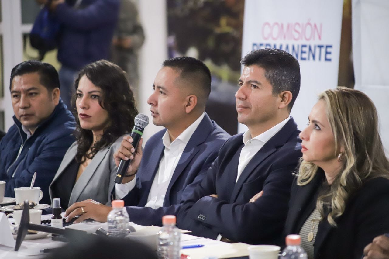 Recibe Edmundo Tlatehui a integrantes de la Comisión Permanente por Puebla