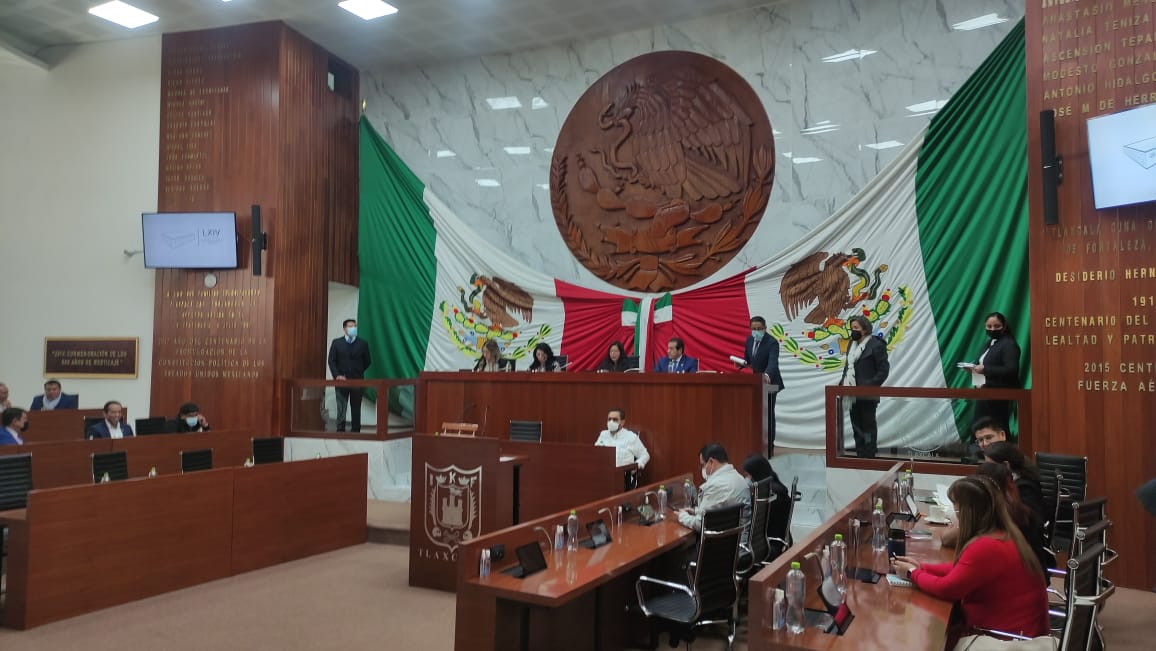 Diputados podrán legislar a favor de símbolos estatales 