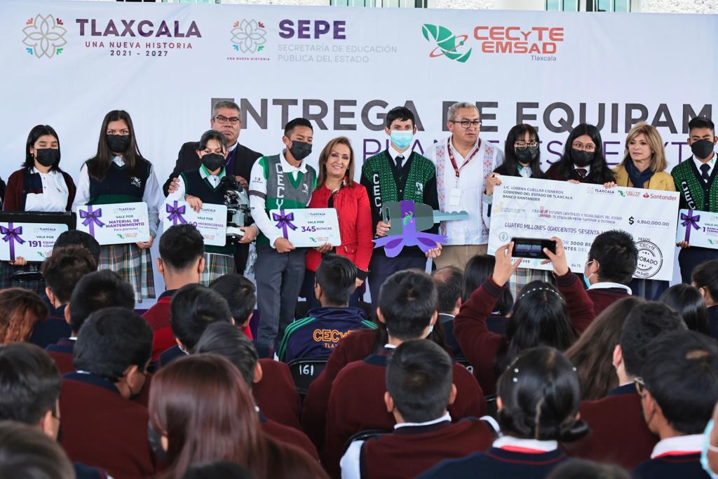 Por: Cortesía Dotó gobernadora Lorena Cuéllar de becas y equipamiento a planteles del CECYTE-EMSAD