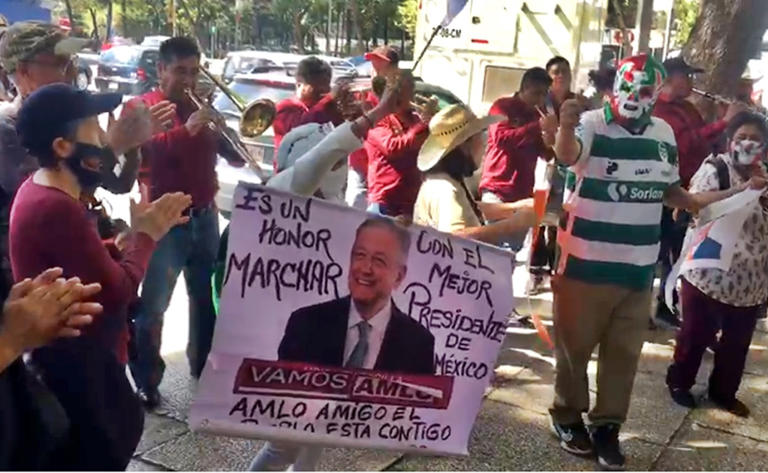 Por: Cortesía “¡No somos acarreados!”, dicen primeros simpatizantes en llegar para marcha de AMLO