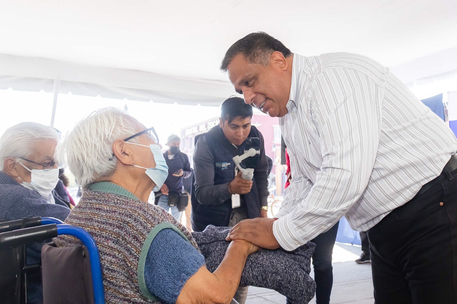 Arrancan Paola Angon y María de la Barreda entregas del programa “Abraza un Abue”