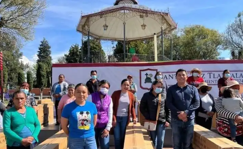Por: Cortesía Ayuntamiento de Santa Cruz Tlaxcala entrega apoyos en producto a familias locales