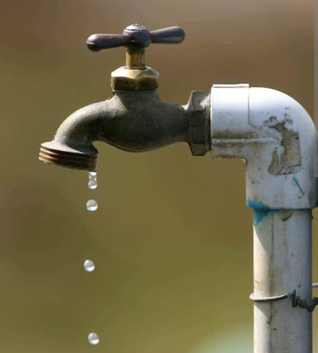 Gobierno de Cholula y Sosapach apoyan a afectados por escasez de agua en Momoxpan