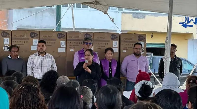 Ayuntamiento de Sanctórum entregó paquetes de lavadoras a familias del municipio