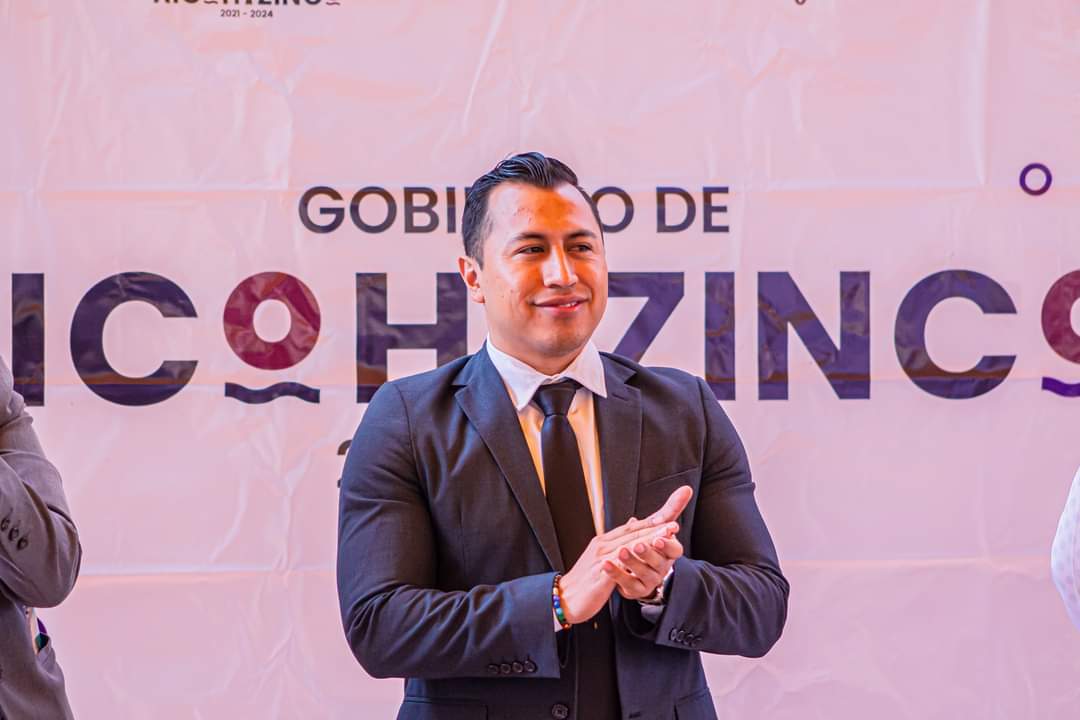 Exhiben a alcalde de Xicohtzinco por “acarreo” de alumnos para evento: ofreció puntos sobre calificación