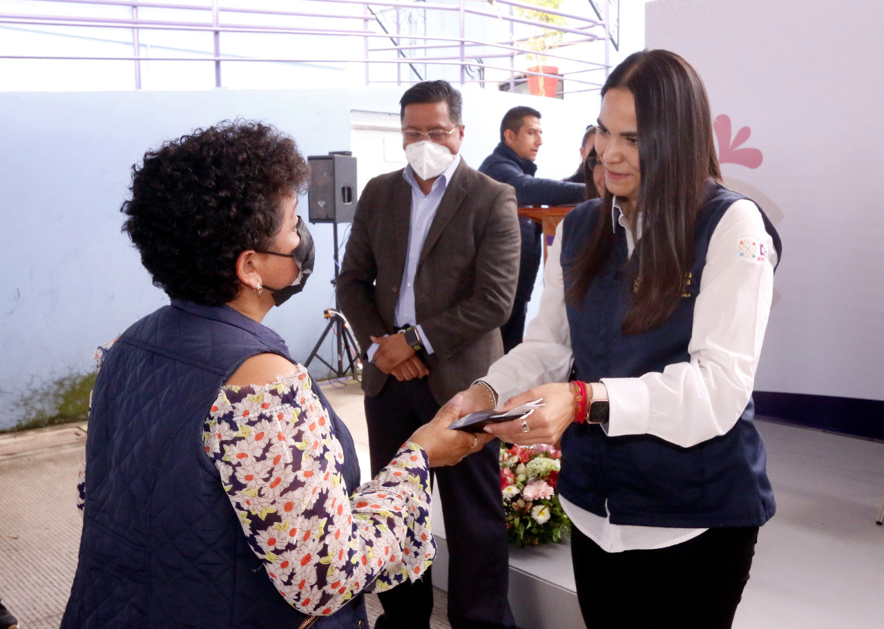 Apoya el sistema estatal DIF con lentes graduados a pensionados y jubilados