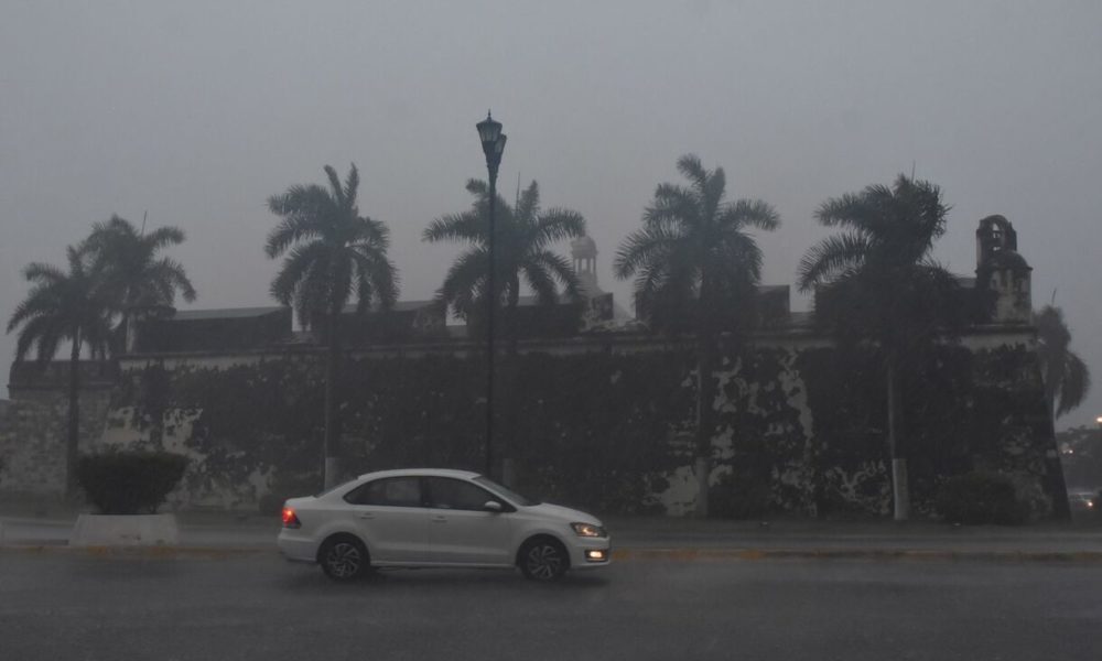 Por: Cortesía Huracán Lisa se degrada a tormenta tropical, continuaran lluvias en gran parte del país