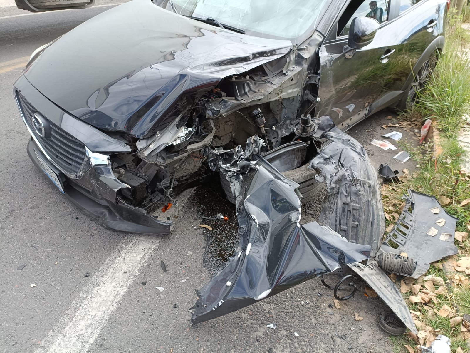 Madre e hija resultan lesionadas tras chocar su camioneta contra tráiler, en Quilehtla