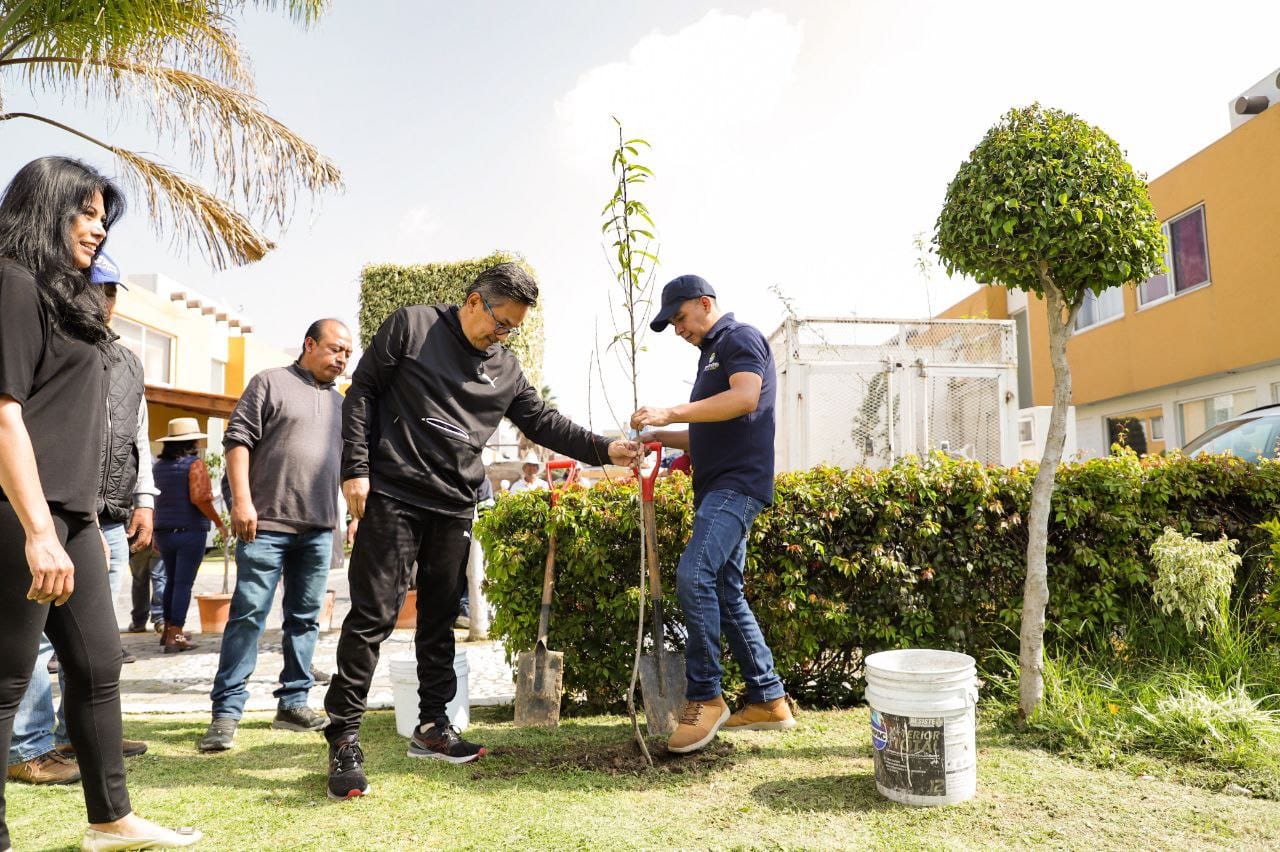 Por: Cortesía Lula Pineda Lleva Ayuntamiento de San Andrés Cholula Sábados de Faena a fraccionamientos de la colonia Emiliano Zapata