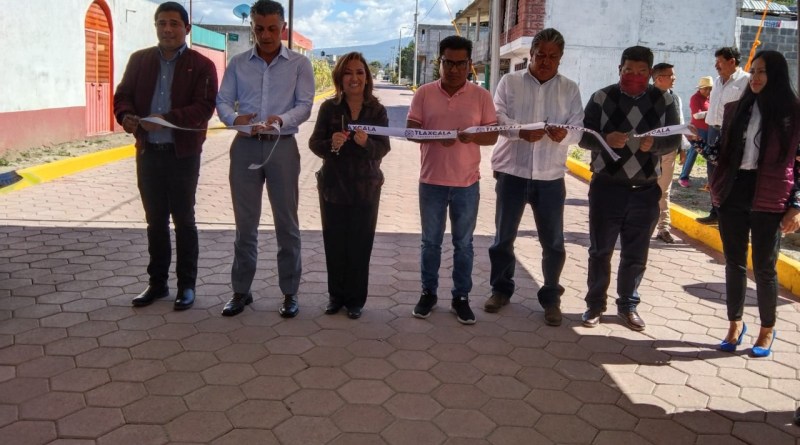 Por: Cortesía Alcalde de Santa Cruz Tlaxcala inaugura obra de adoquinamiento